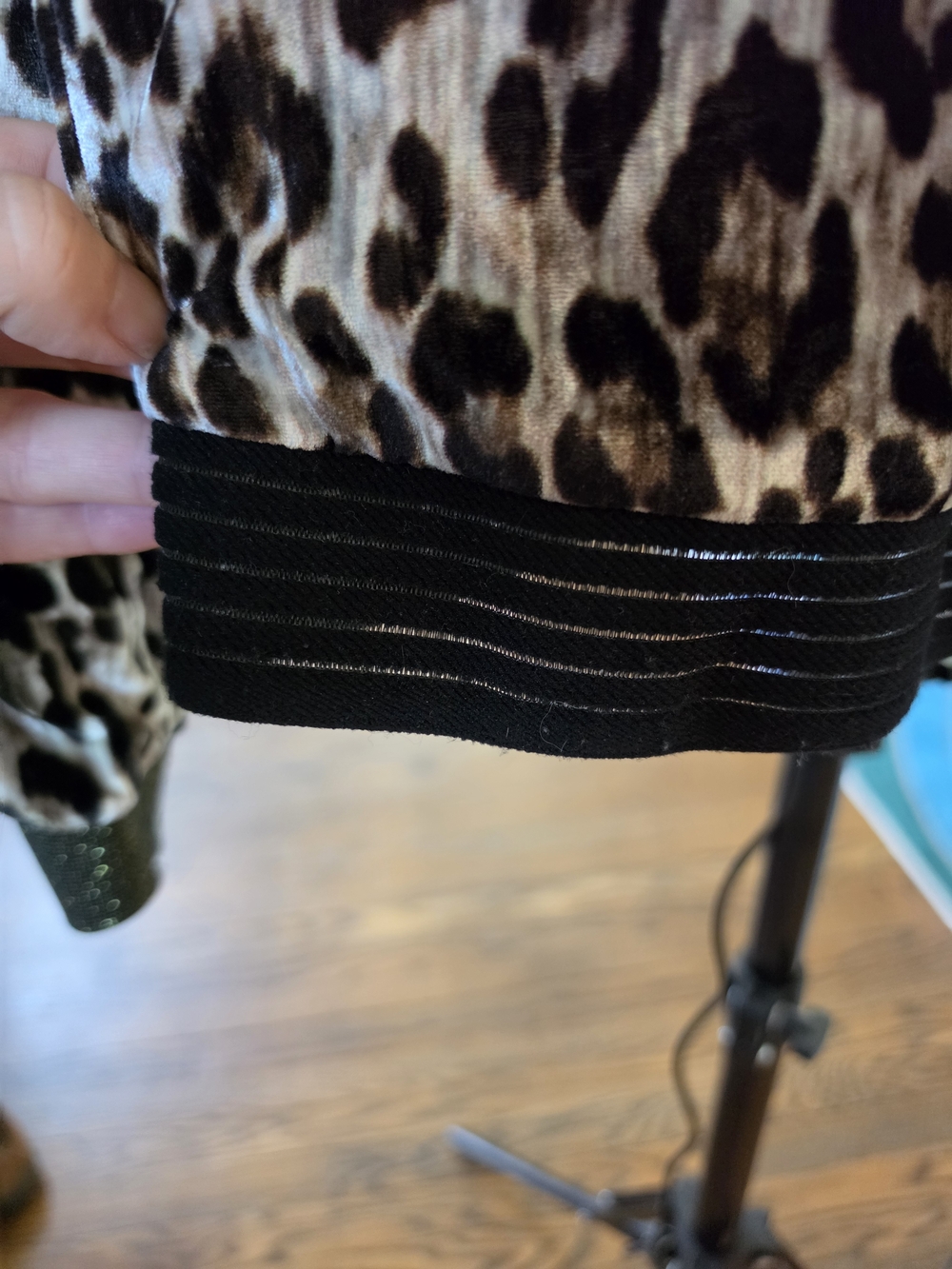T Tahari Leopard-Print Bomber Jacket in Black and Brown Size Xs - Picture 7 of 12